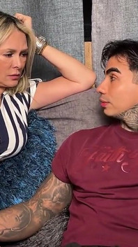 Mi Madrastra MILF Logra Convencerme De Que Me La Folla Antes De Que Llegue Su Esposo