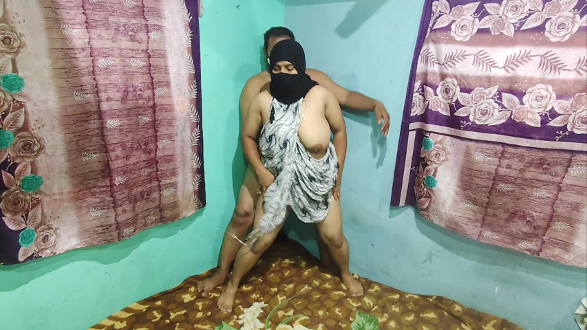 Sexy Muslim Bich Dancing (Gulaab)