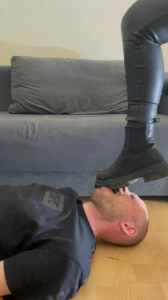 Lizzy Crush: First Boot Licking