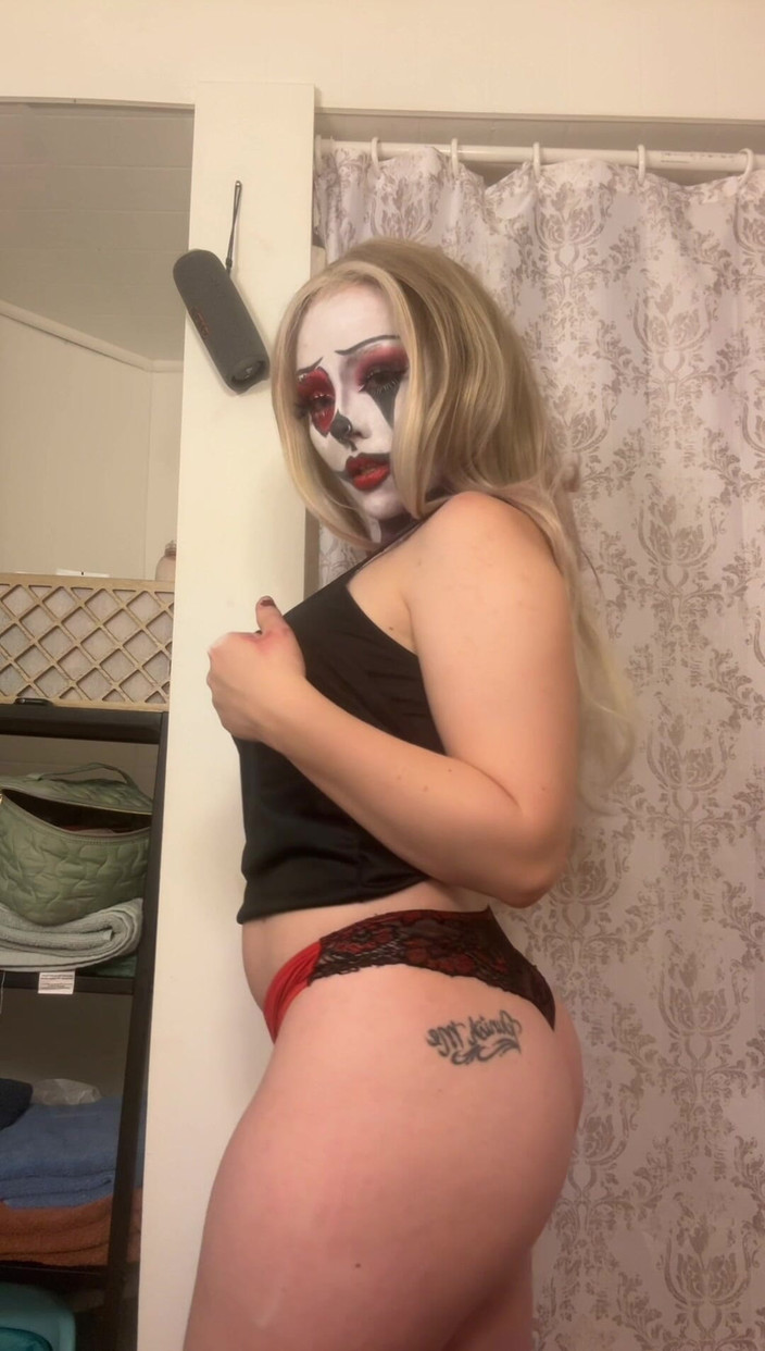 Kinkee Karma: Seksowne paski klauna