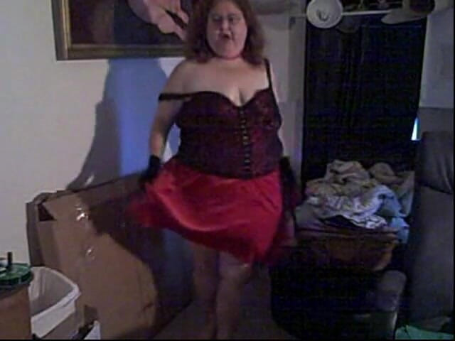 BBW nurse Vicki adventures with friends: Cam-show, tanzen und strippen plus lachen, mit leuten reden
