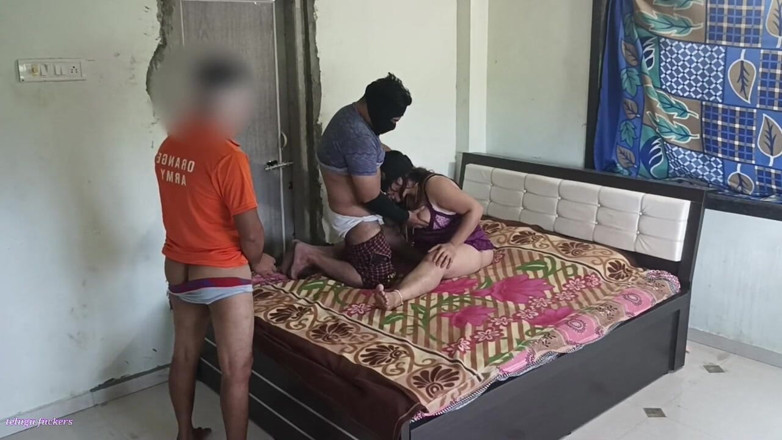 Telugu-fuckers: テルグ語の離婚熟女は一度に2つのペニスを取る