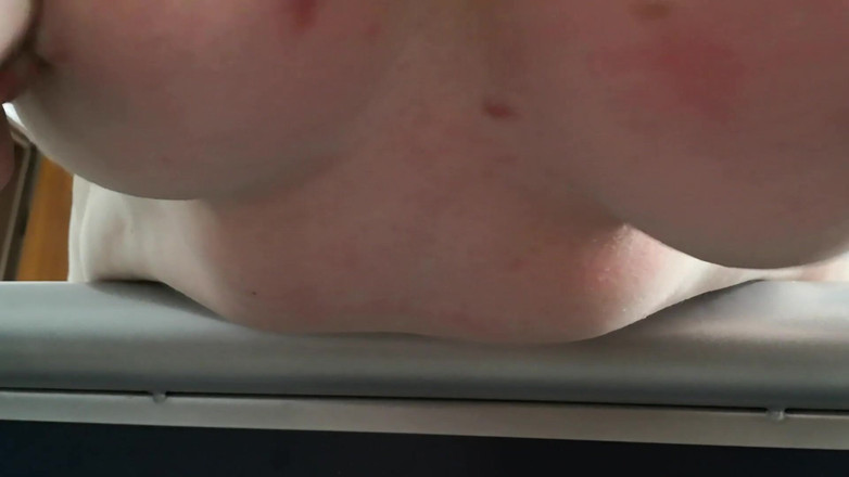 Bouncy Tits Action: Joacă cu țâțe