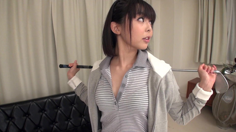 Asian Slit Sluts: 甜美的日本荡妇从她的高尔夫教练那里得到奶油精液
