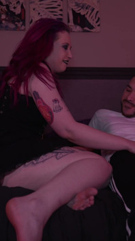Hráčská dívka dělá zadek volání
