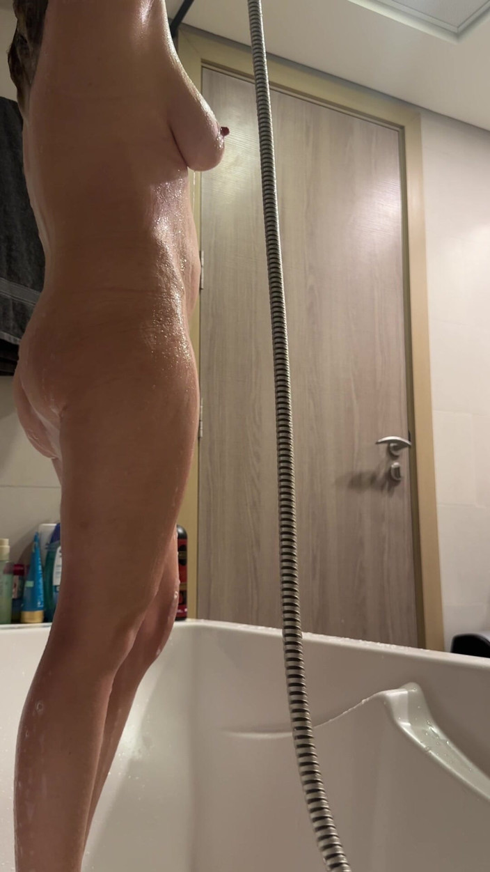 SweetLucy96: Intimate Shaving in the Bathtub