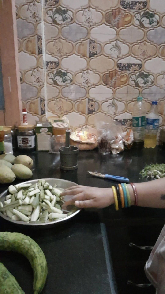 Puja555: Desi Bhabhi Gotowanie