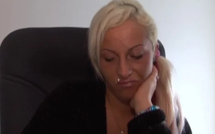 Deutsche Frauen: Huge Facial for Big Boobed German Blonde Whore