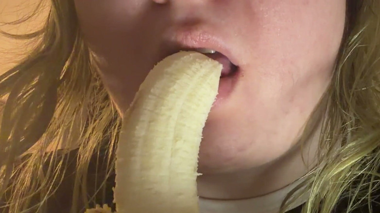 Spunk Kip: Sensually Eating a Banana