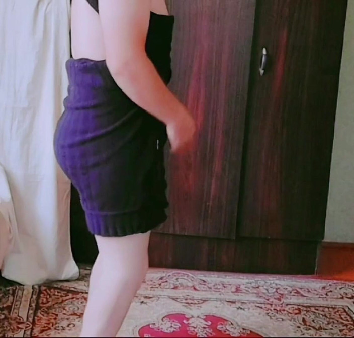 Kitty_Cross: 바람난 거리에서 치마로 괴롭히는 장난스러운 펨보이