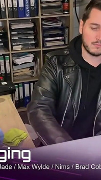 French Pegging - Garage Der Demütigung: Der Boss Inszeniert Mit Seinen Dominatrixen Eine Denkwürdige Strafe.
