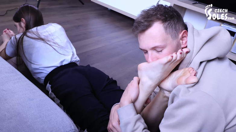 Czech Soles - foot fetish content: Himmlische fußfetisch-mitbewohner-erfahrung