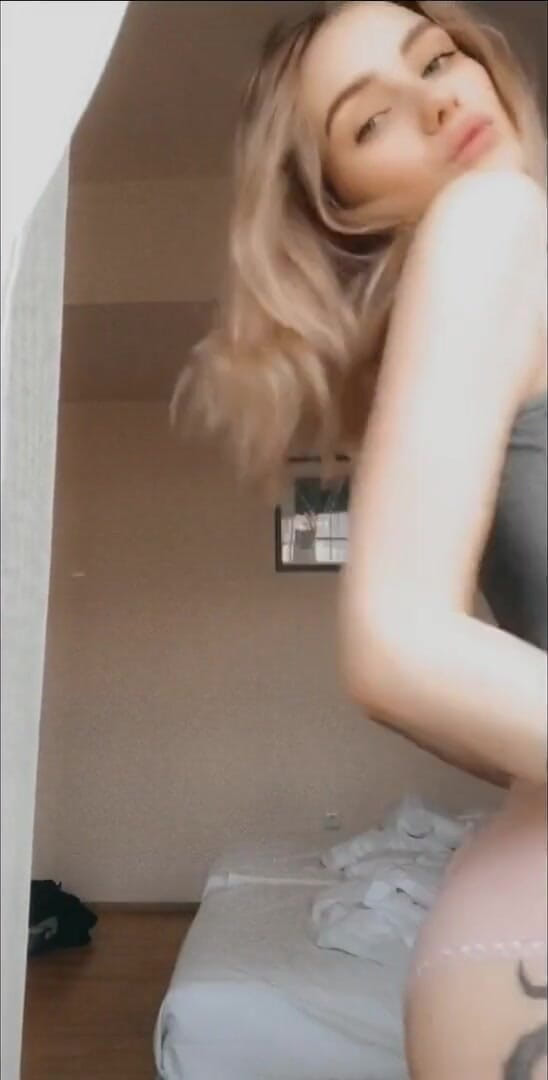 Alice Shea: Erotic strip dance