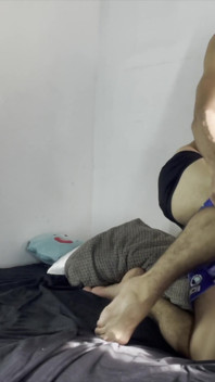 Yeni oyuncağımı kullanıyorum, hamile bırakıncaya kadar götünü sikiyorum