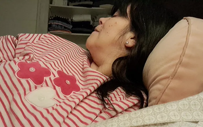 Mommy big hairy pussy: In Bed with a Young Lover I Feel It Hard