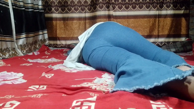 Nura443: Dnes jsem poprvé ošukal svoji novou bhabhi v poloze cowgirl.