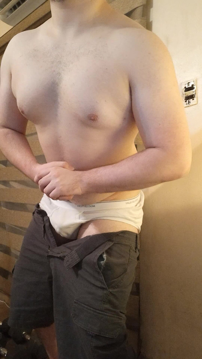 Himbo_Fox: Un armăsar musculos se joacă cu umflătura și sfârcurile sale