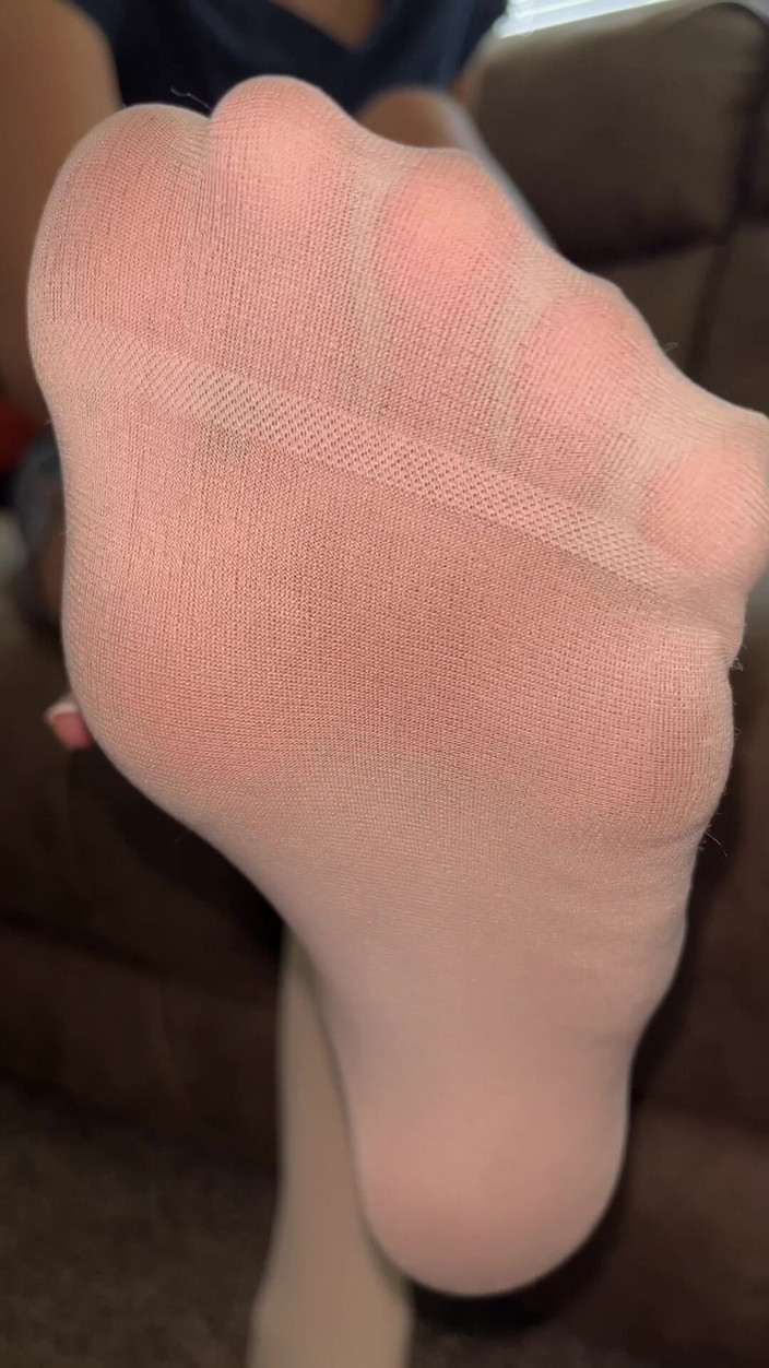 footivities: La Calza Bianca in Nylon Provoca in Tua Faccia POV