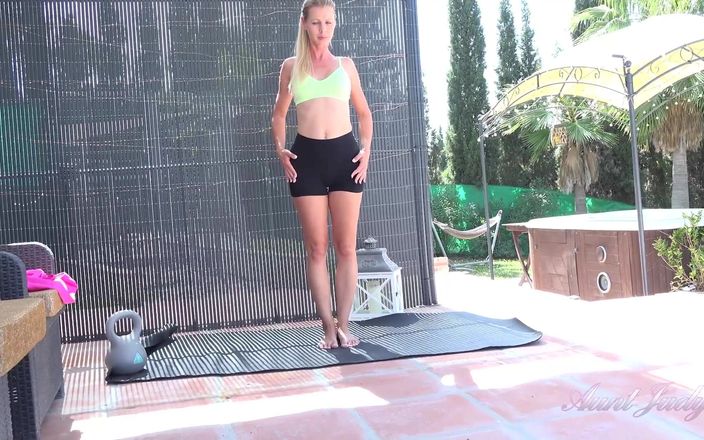 Aunt Judy's: Tetajudys - nezbedná jóga cvičení s vysokou sexy milfkou Lynnou Nilsson