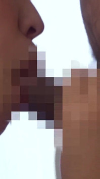 Eimi-chan dá uma deglutição com um bunda coberta de bunda fetiche