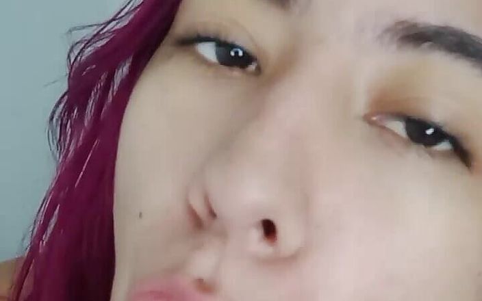 bitchsultry: 私は自分のおもちゃをペニスのようにしゃぶるのが大好きです