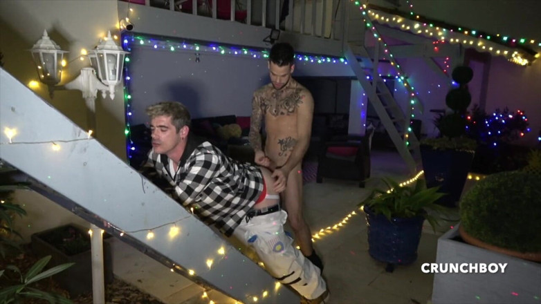 Hot recent bareback entertainement: Dimitri wird ohne gummi von Kevin David spaß-porno gefickt