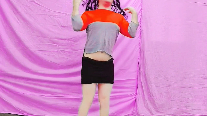 Kitty_Cross: Hravá trans dívka pomalu tahá punčochy