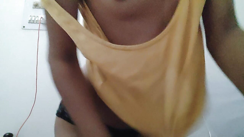 desigirl93: Дівчина зі Шрі-Ланки дрочить у своєму шкільному гуртожитку