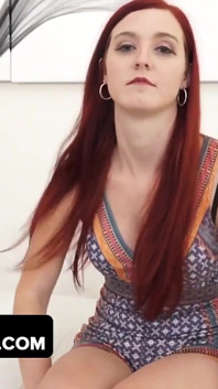 Va bene un patrigno scopare la sua carina figliastra rossa? ~ film gratuito completo