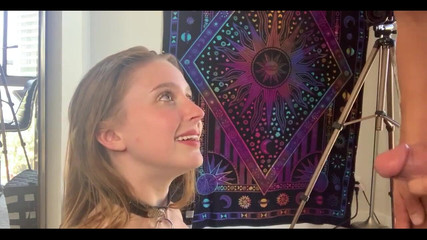 Sensual productions: कॉलेज बेब चेहरे का पहला भार लेती है