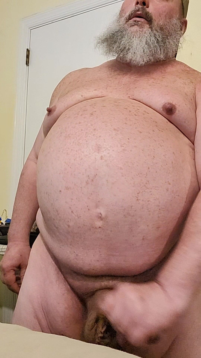 GeneWadexxx: ベア・ジーン・ウェイドが大きなペニスを撫でて射精する