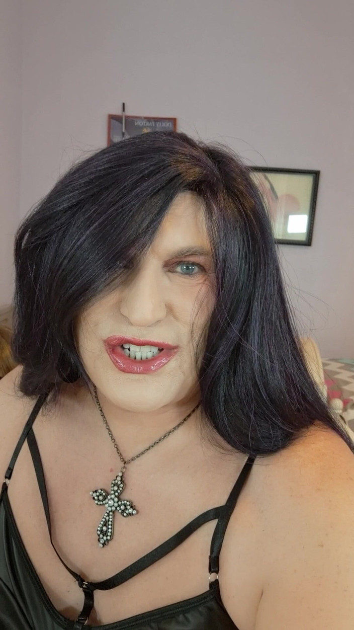 Victoria Lecherri: Lass Uns Unsere Beine Wie Frauen Spreizen Und Uns Gegenseitig...