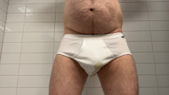 Beardedcummer: Táta chčije své nové bílé kalhotky