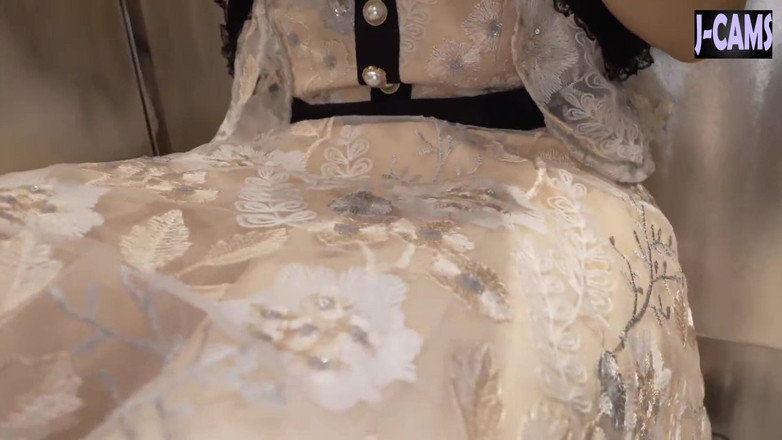 J-Cams: Dia, Rima Arai menyalakan malam dengan api senyap. - 4