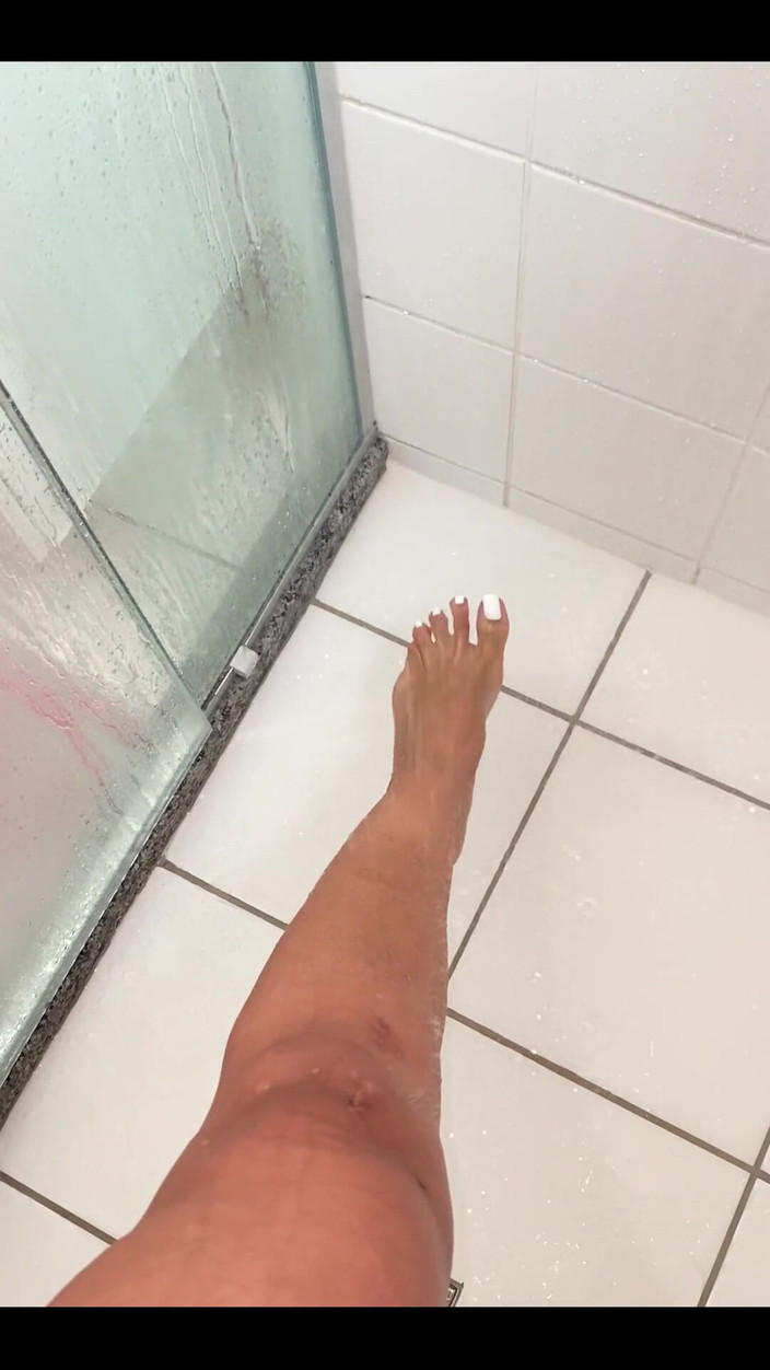 KiffaFeet: Exkluzivní video ve sprše pro vás