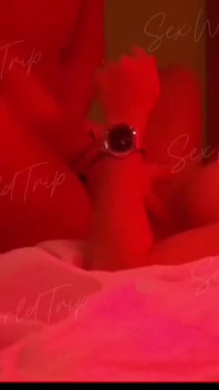 Sexworldtrip - Amateur Hete Latina in Rosse Hotelkamer, Echt Eigengemaakt Zuigen En Neuken
