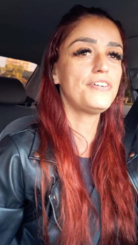 Șoferița curvă din aplicație surprinde pasagerul masturbându-se pe la spate... Ce acum?