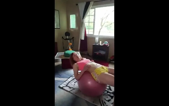 Aurora Willows: Fashion show and workout in yellow booty shorts