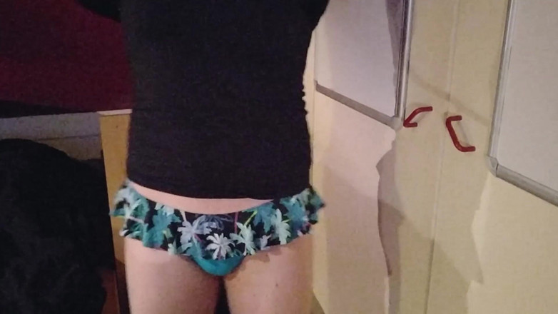 Joslin: Sissy Joslin Tančí v roztomilých bikinách