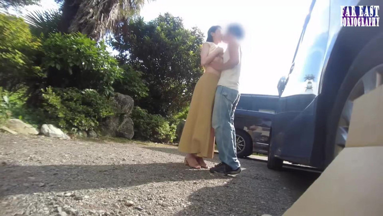 Far East pornography: Elegantní gulp noc s touhou svobodné mámy, která si užívá...