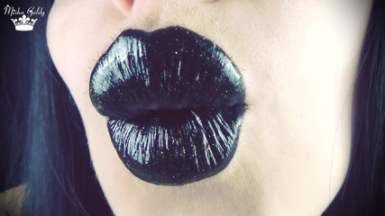 Goddess Misha Goldy: Kusjes van zwarte glanzende lippen asmr Joi