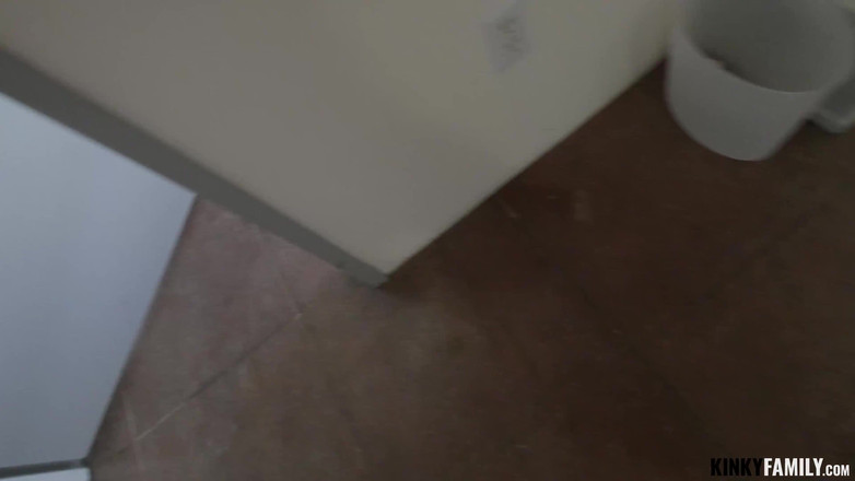 Kinky Family: Ngentot sama saudara tiriku