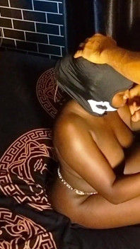 La Ragazza Ha Fatto Un Pompino E Il Suo Culo Si È Oliato per Un Po' Di Cambio