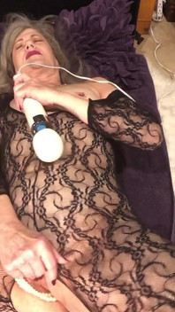 Seduzione con delle suole morbide + orgasmo urlante da solo! Maxxximum