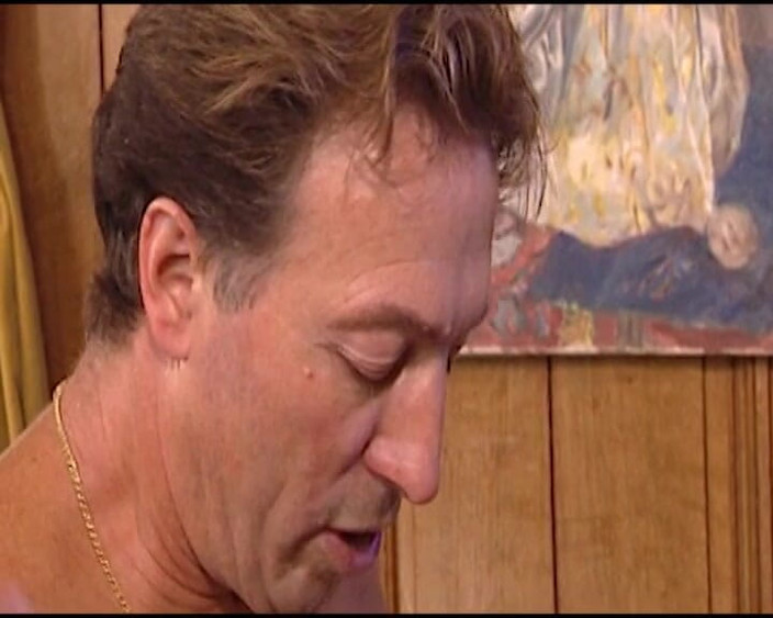 German Threesome: मस्त जर्मन महिलाओं की चार लोगों वाली चुदाई