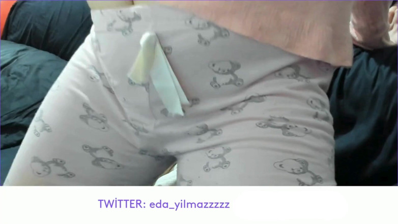 bigass_sexy_bigboobs: Masturbarse con pijama - semen con pijamas