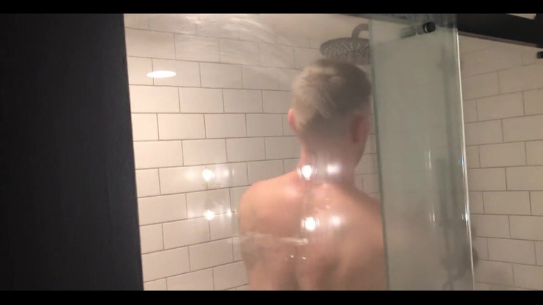 Trenton Ducati: Tonton Jacob Peterson yang cantik mandi sebelum berkongkek kami