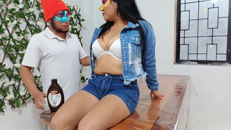 NEGRITA SEXY: Sujo meio-irmão pulveriza a pelve de sua meia-irmã com chocolate...