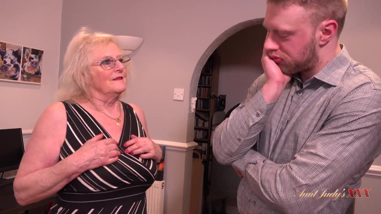 Aunt Judy's XXX: MosterJudysXXX - Kåta GILF Mrs. Claire knullar skuldkassan