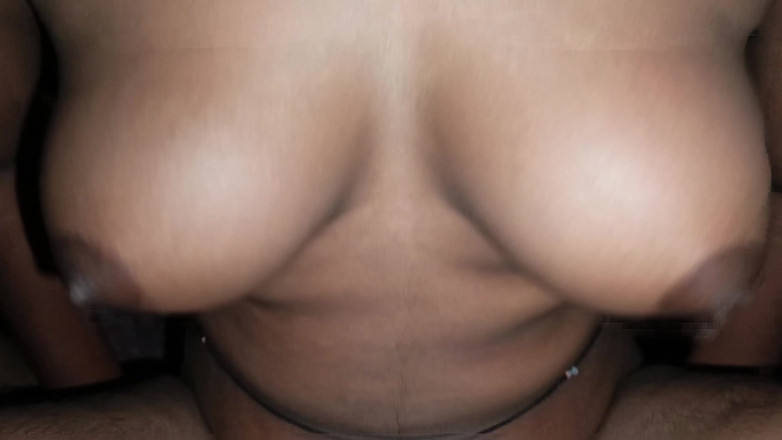 Bithi69gril: Azgın komşum erkek arkadaşım evde yokken beni sikiyor